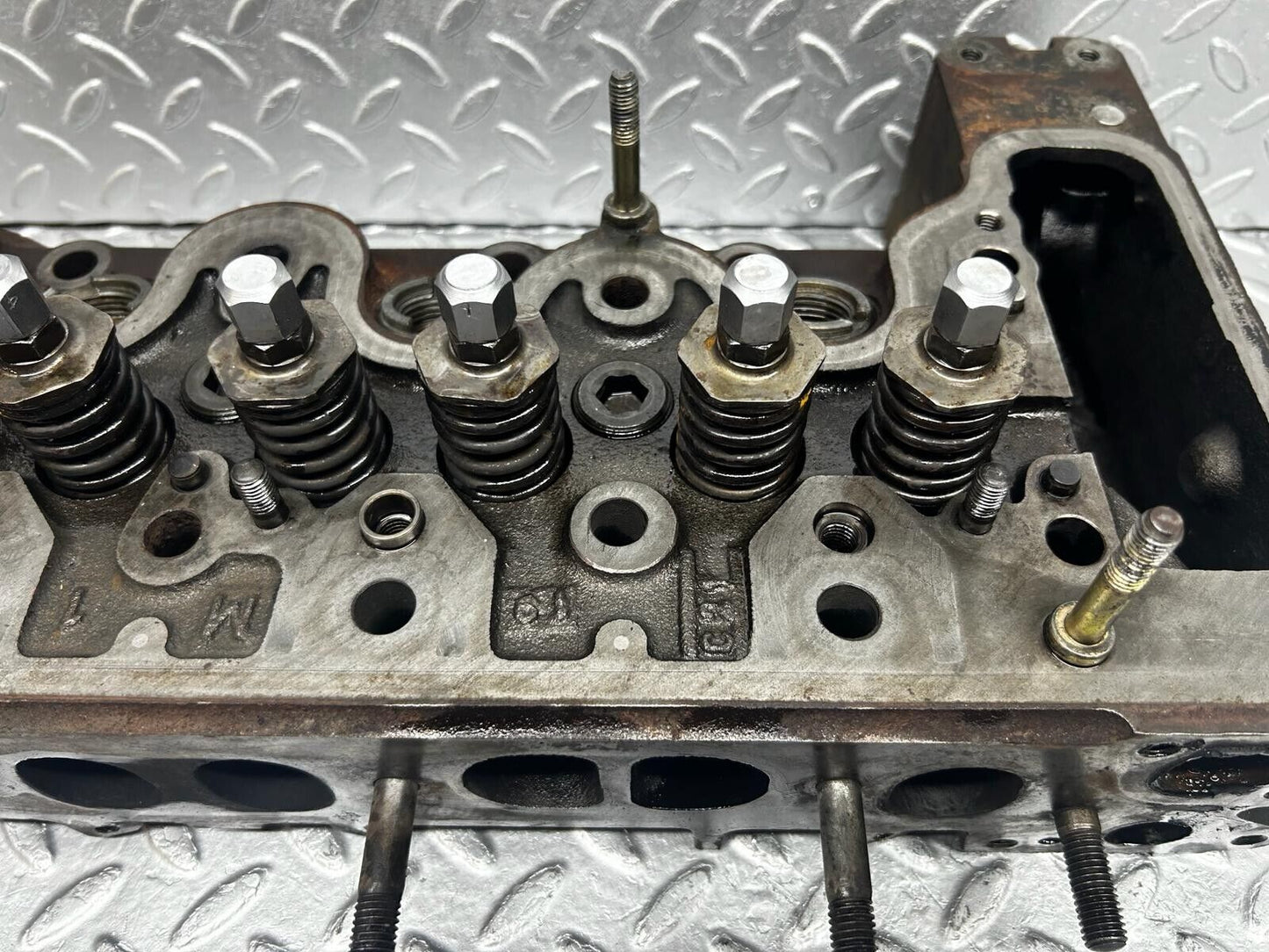 40643 Mercedes-Benz W123 240D Cylinder Head