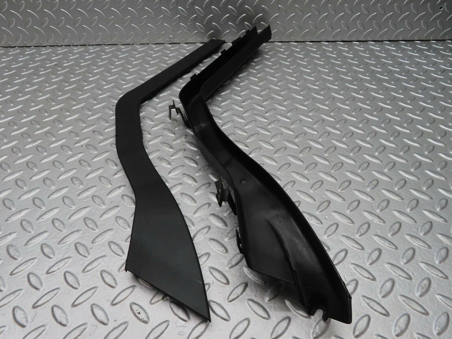 14876 Mercedes-Benz W140 S320 Engine Bay Cable Channel 1405461564 1405401418