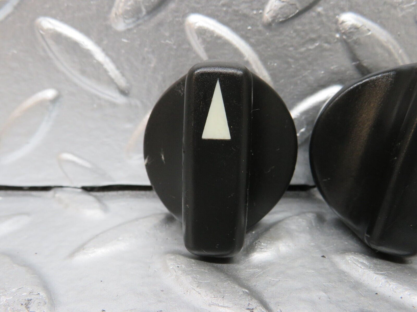 25173 Mercedes-Benz W201 190D Heater Control Knob Set