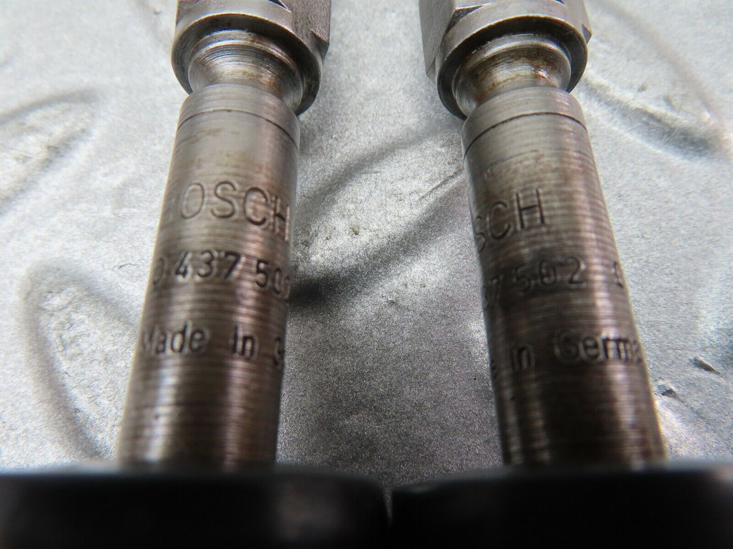 16949 Mercedes-Benz C123 280CE Coupe 2x Fuel Injectors Bosch 0437502010