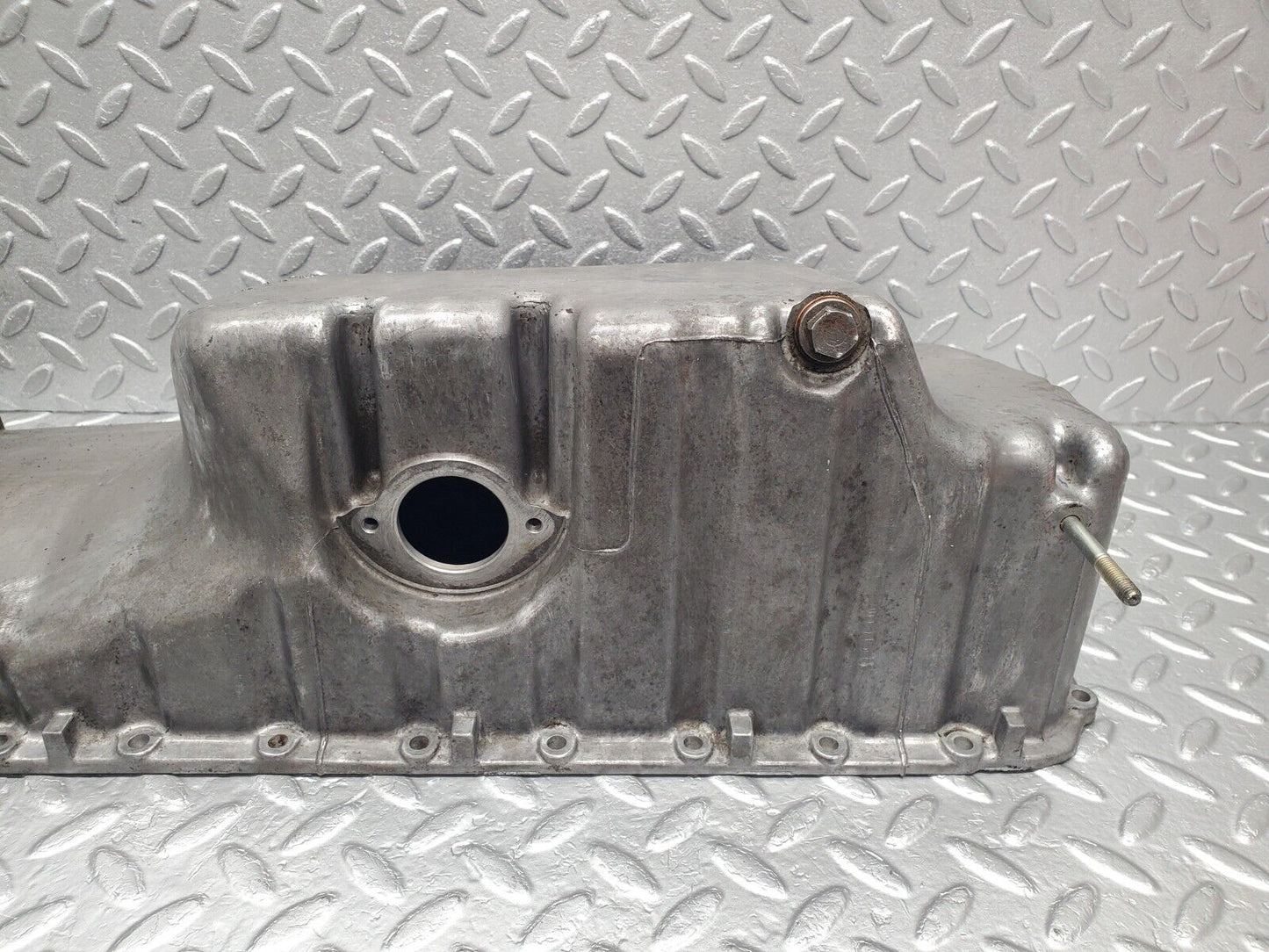 46231 Mercedes-Benz W124 280E Oil Pan Oil Sump 1040141202