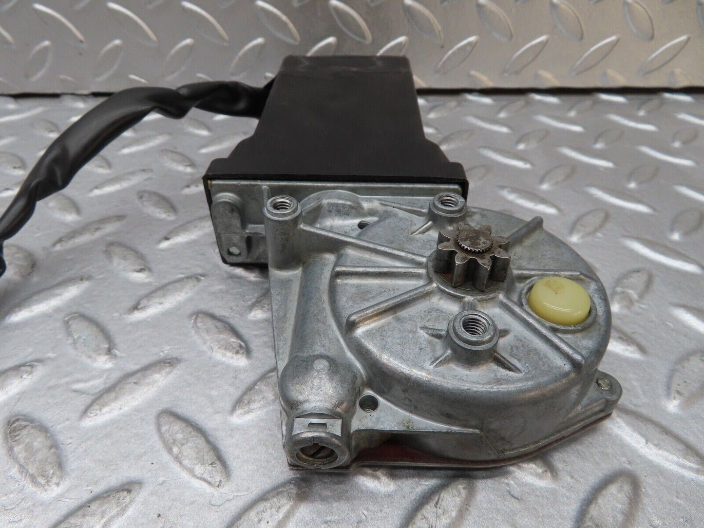 17551 Mercedes-Benz W116 450SEL Rear Left Window Regulator Motor 0130820063