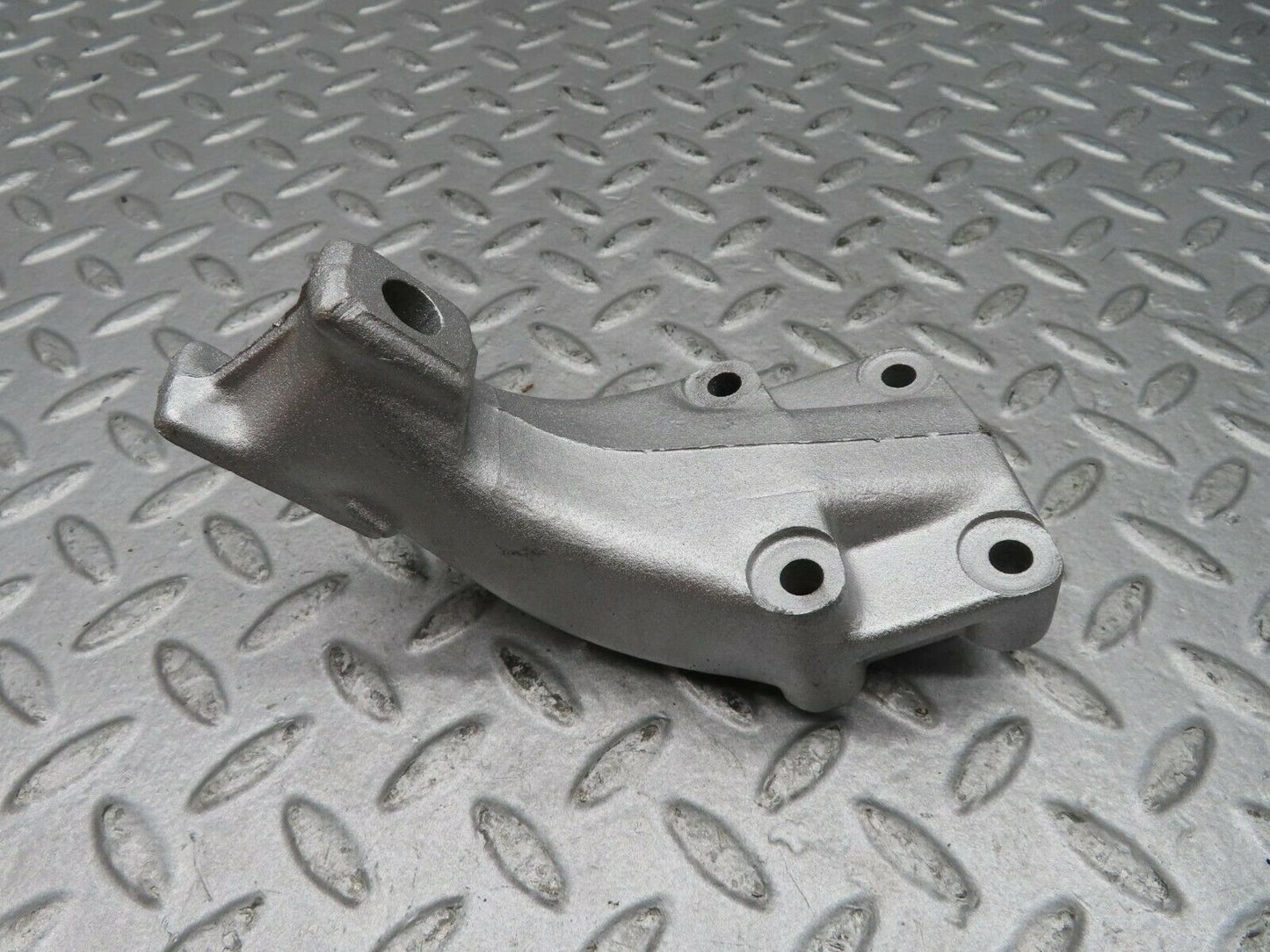 16653 Mercedes-Benz C107 380SLC Engine Mount Bracket Right Side 1162234704