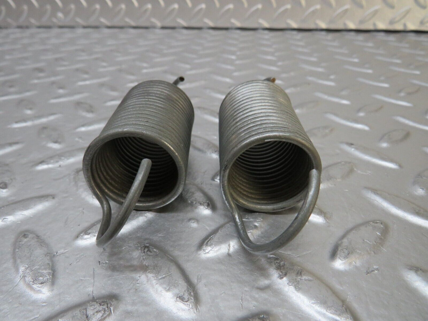 26892 Mercedes-Benz W123 240D Front Seat Adjustment Spring Pair