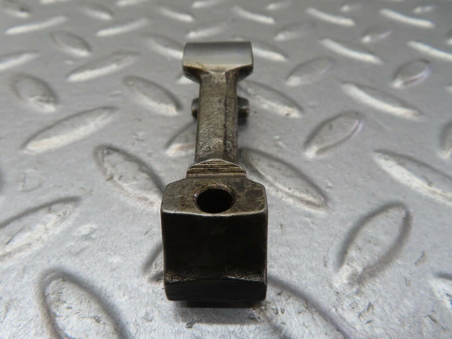13371 Mercedes-Benz W111 230S Valve Rocker Arm With Retaining Spring