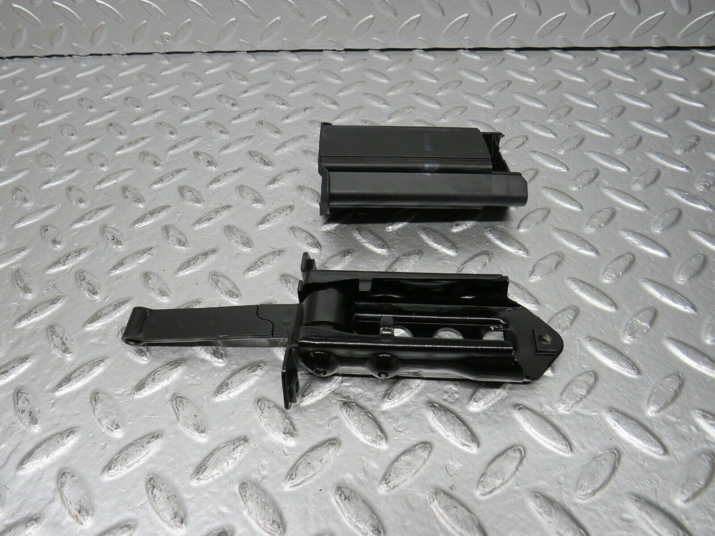 31529 Mercedes-Benz S124 220TE Wagon Door Safety Check Strap