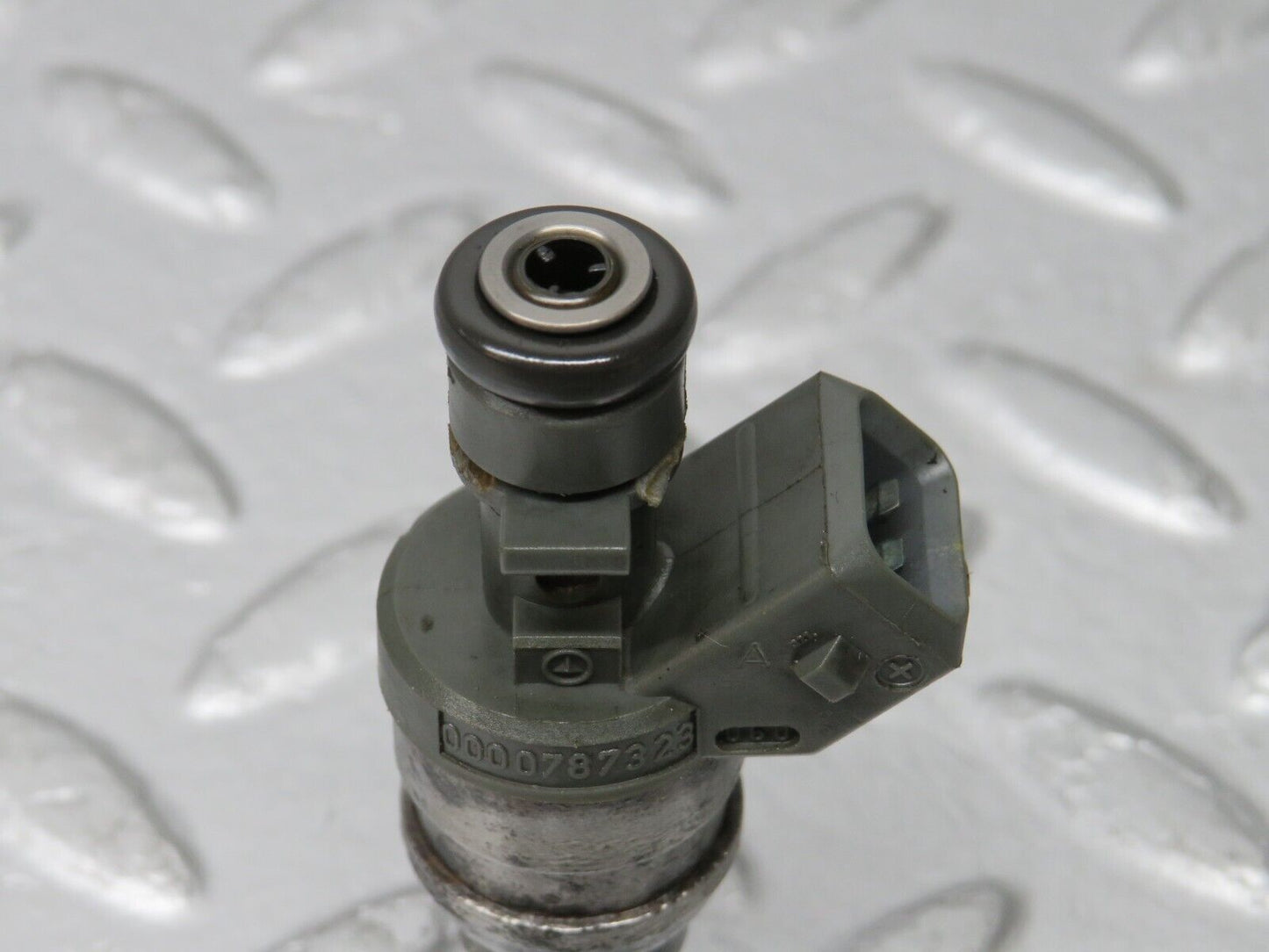 38141 Mercedes-Benz A124 320E Cabriolet Fuel Injector Bosch 0280155209 0000787323