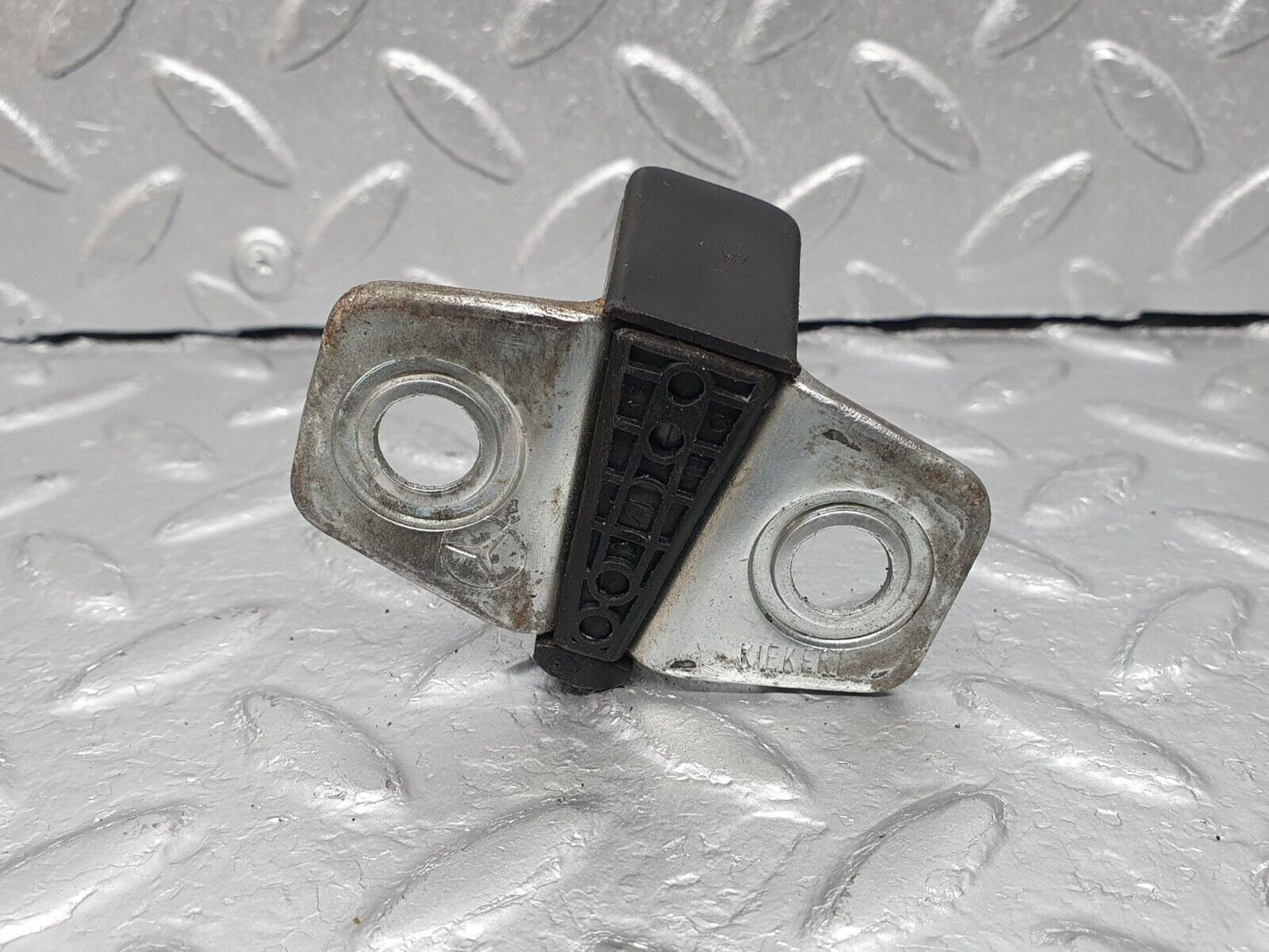 41690 Mercedes-Benz W124 200E Door Lock Latch