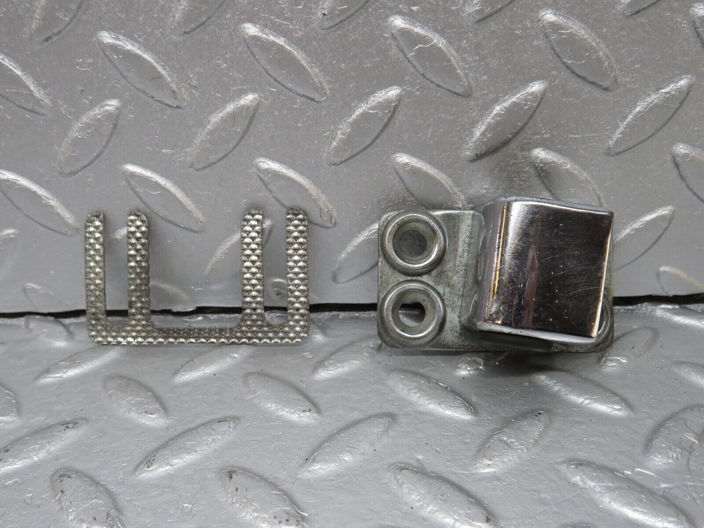 40287 Mercedes-Benz W110 230 Door Lock Latch Left Side