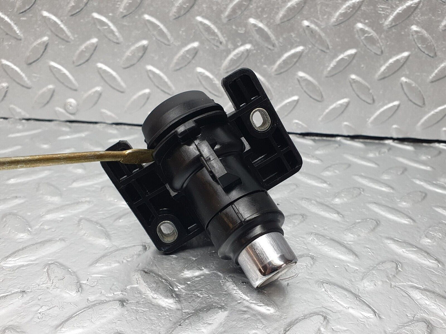 42788 Mercedes-Benz W201 190 Trunk Lock No Key