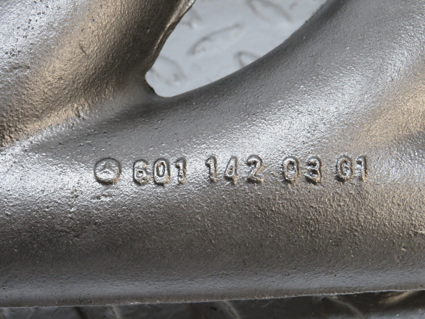 33052 Mercedes-Benz W124 200D OM601 Exhaust Manifold 6011420301
