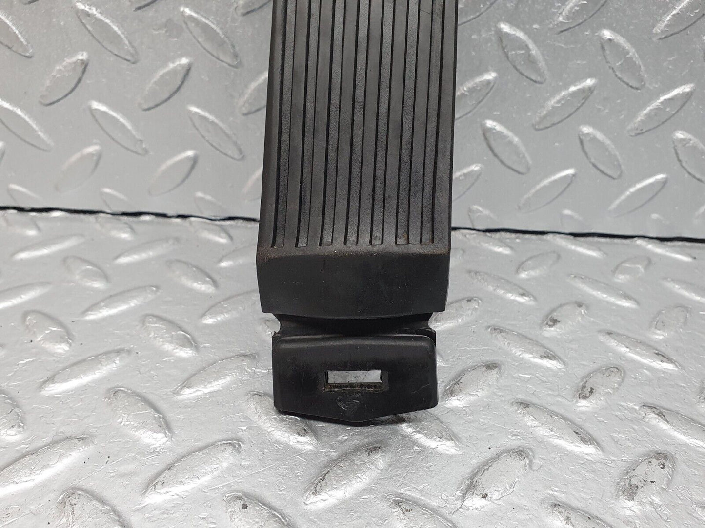 41059 Mercedes-Benz W126 300SE Accelerator Pedal With Rubber 1233010082 1263000504