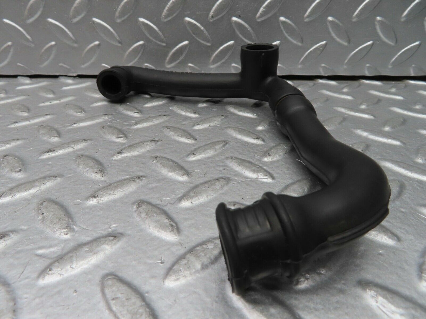 21219 Mercedes-Benz W123 230E Air Intake Pipe 1020941682