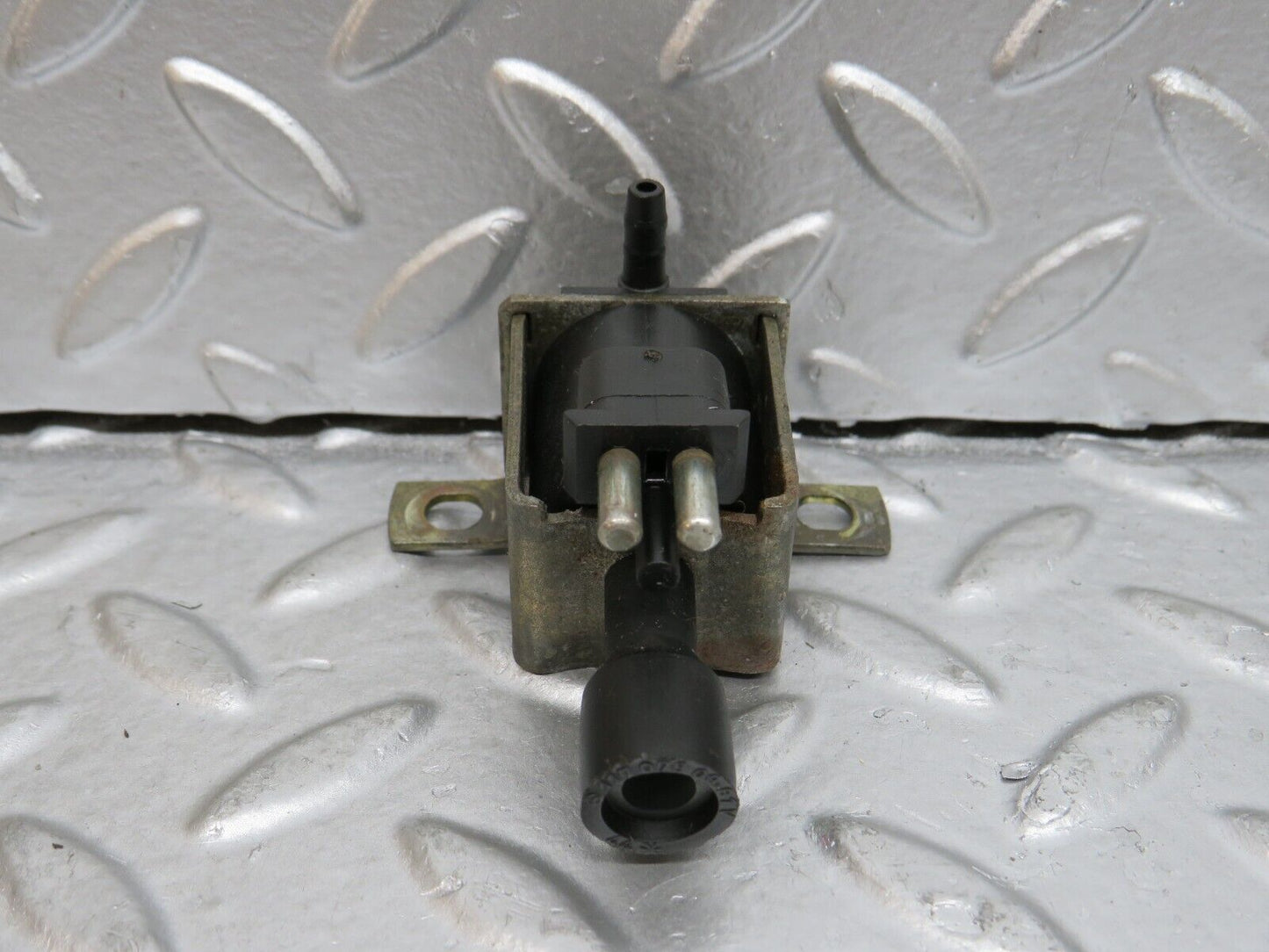 29454 Mercedes-Benz W124 230E Vacuum Control Valve Pierburg 0015407097