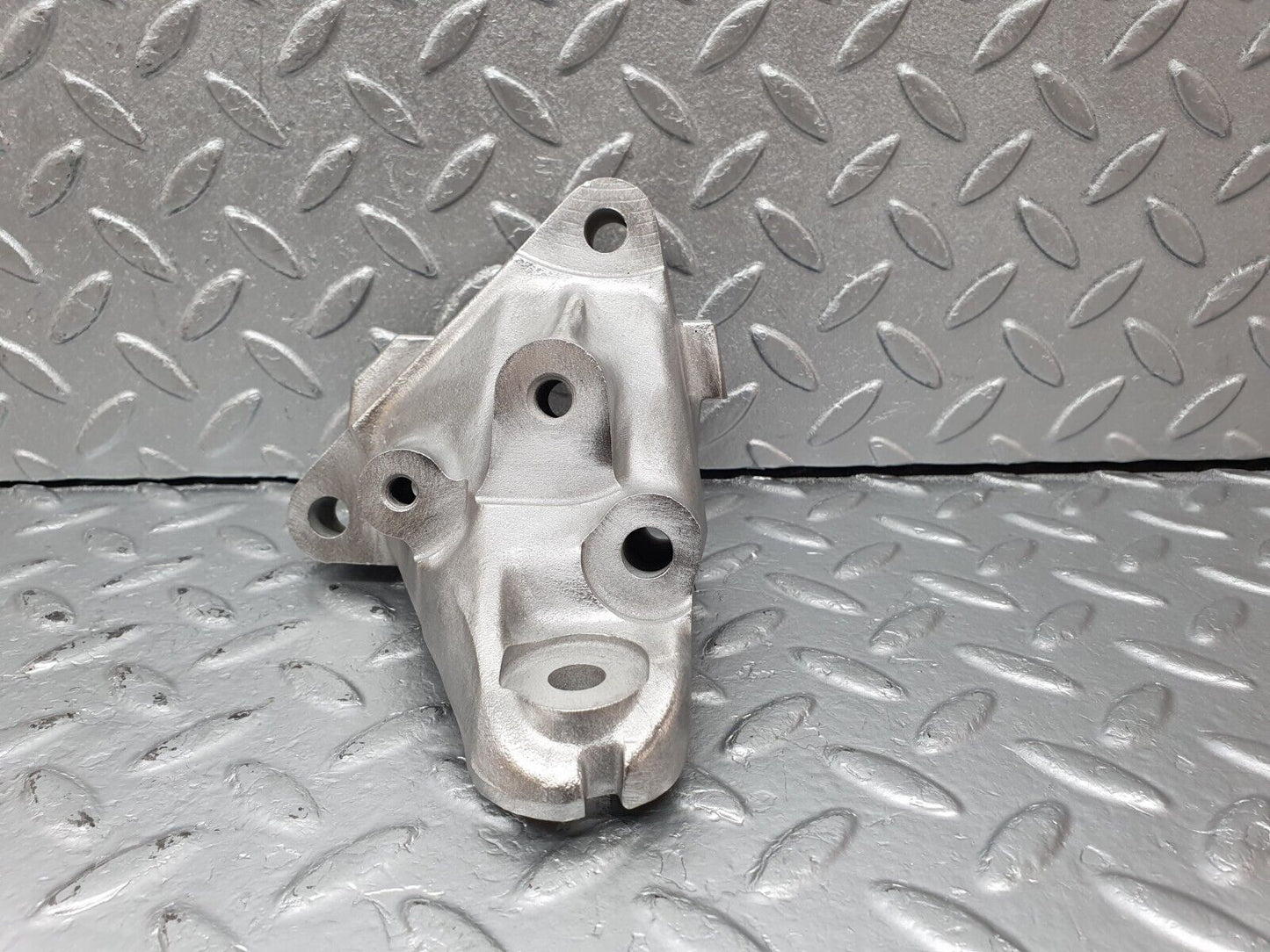 41447 Mercedes-Benz W124 200E Engine Mount Bracket Left Side 1022234104