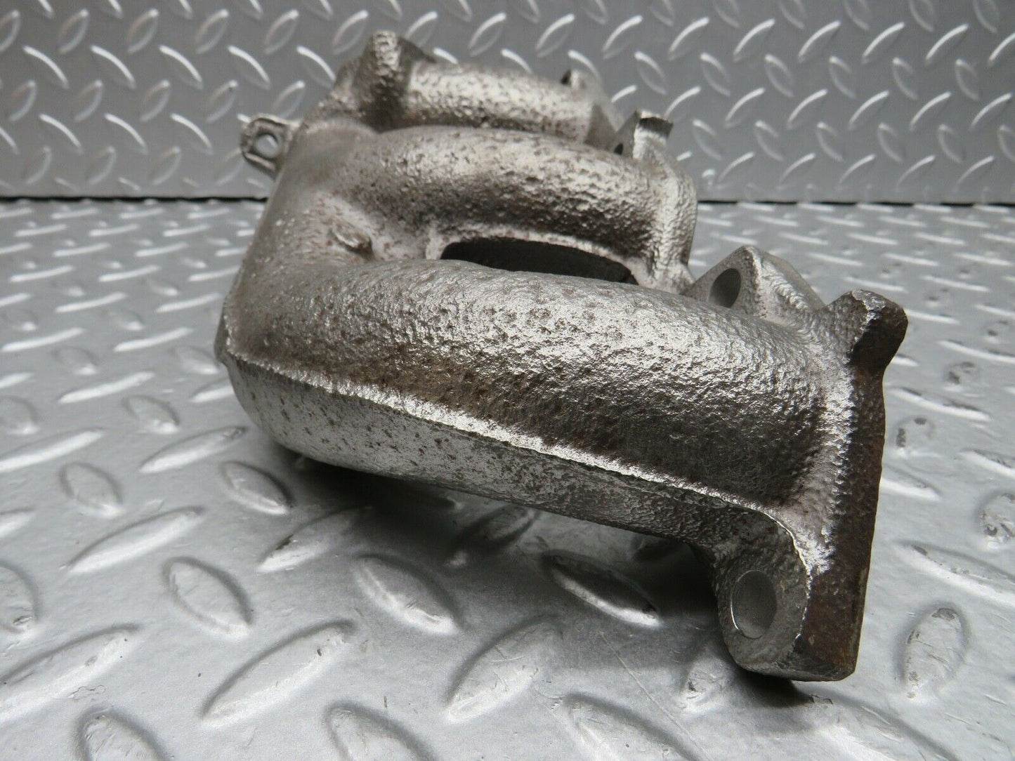 21890 Mercedes-Benz W126 300SE Exhaust Manifold Cylinder 1-3 1031421502