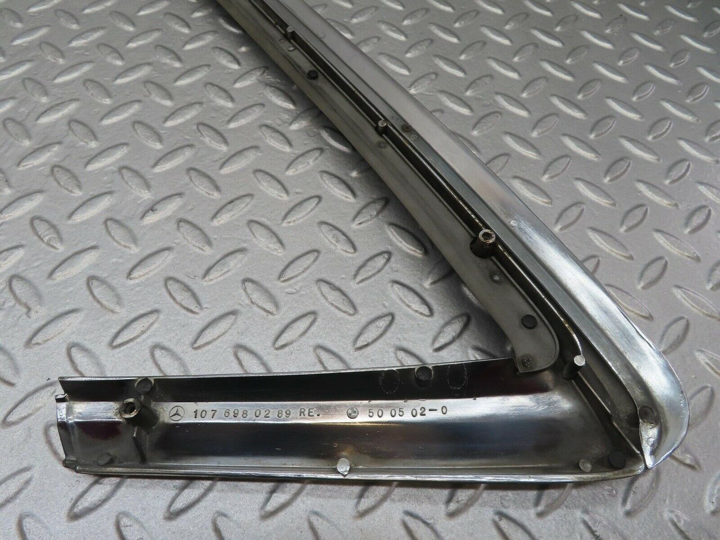 14010 Mercedes-Benz C107 280SLC Quarter Window Trim Right 1076980289