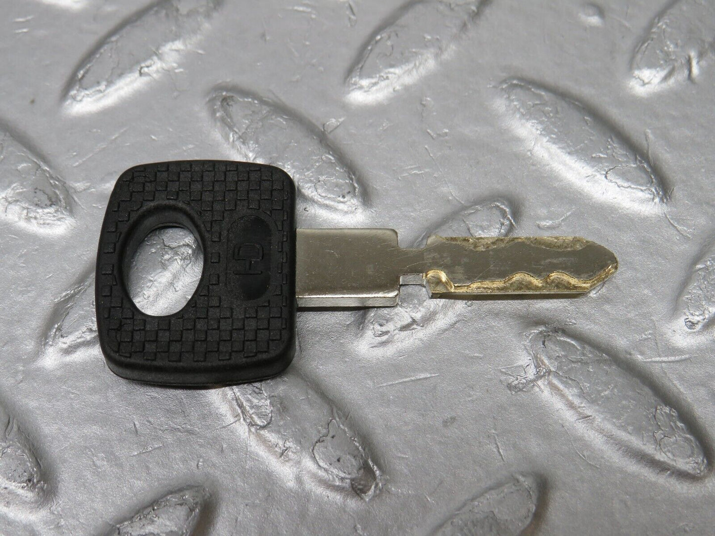 34662 Mercedes-Benz C126 380SEC Coupe Left Exterior Door Handle With Key