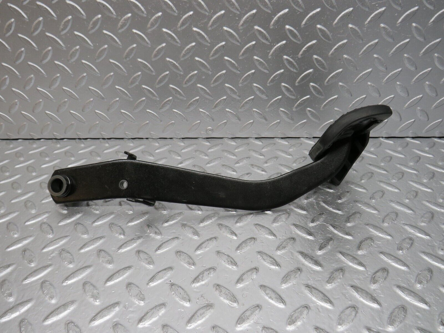 31698 Mercedes-Benz W201 190LE 1.8L Brake Pedal 1232910082
