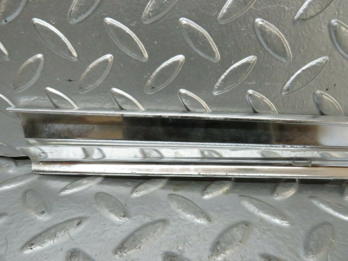 23817 Mercedes-Benz C107 450SLC Coupe Rear Right Window Chrome