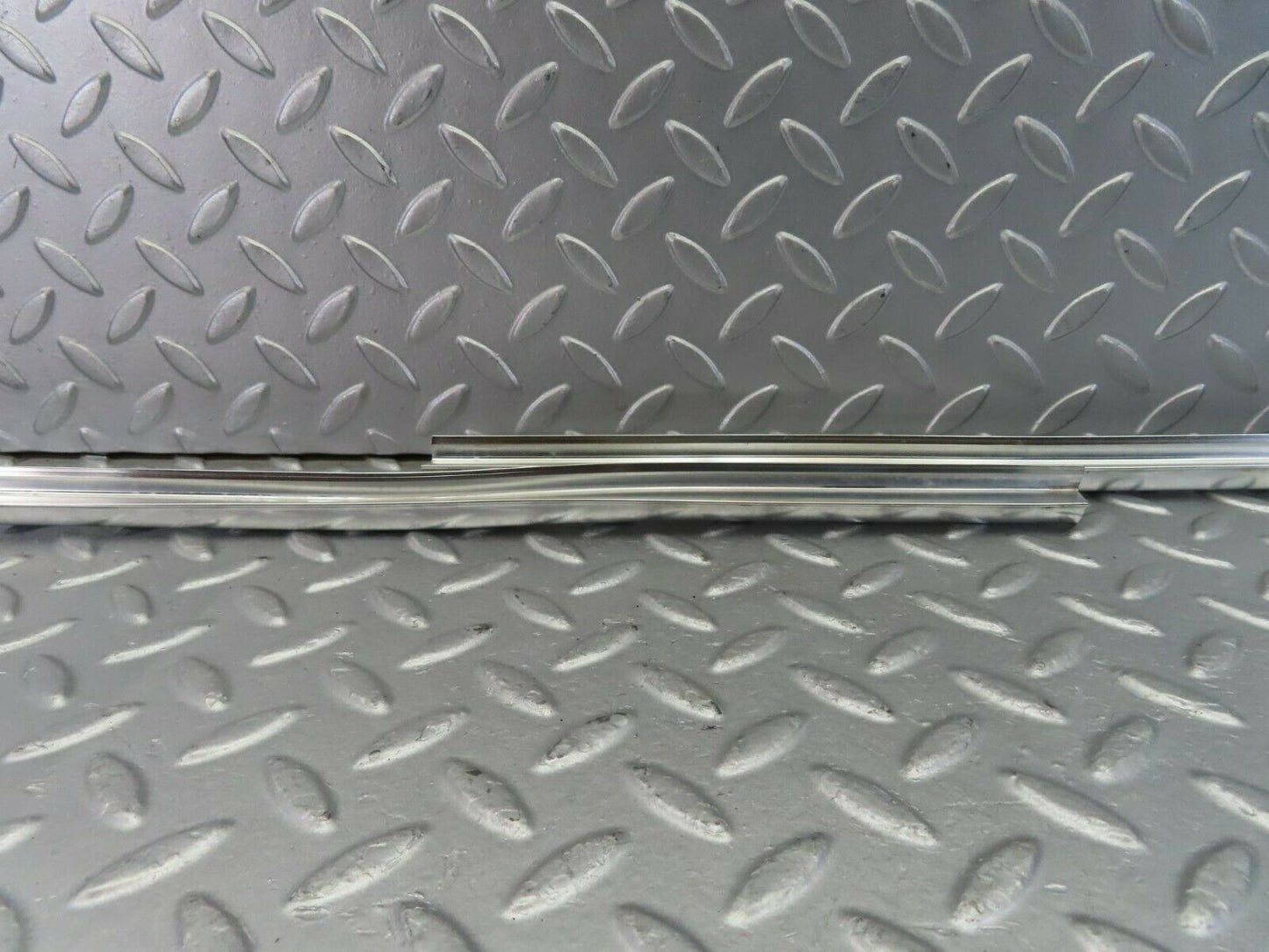 10848 Mercedes-Benz C123 280CE Coupe Rear Windscreen Chrome Frame