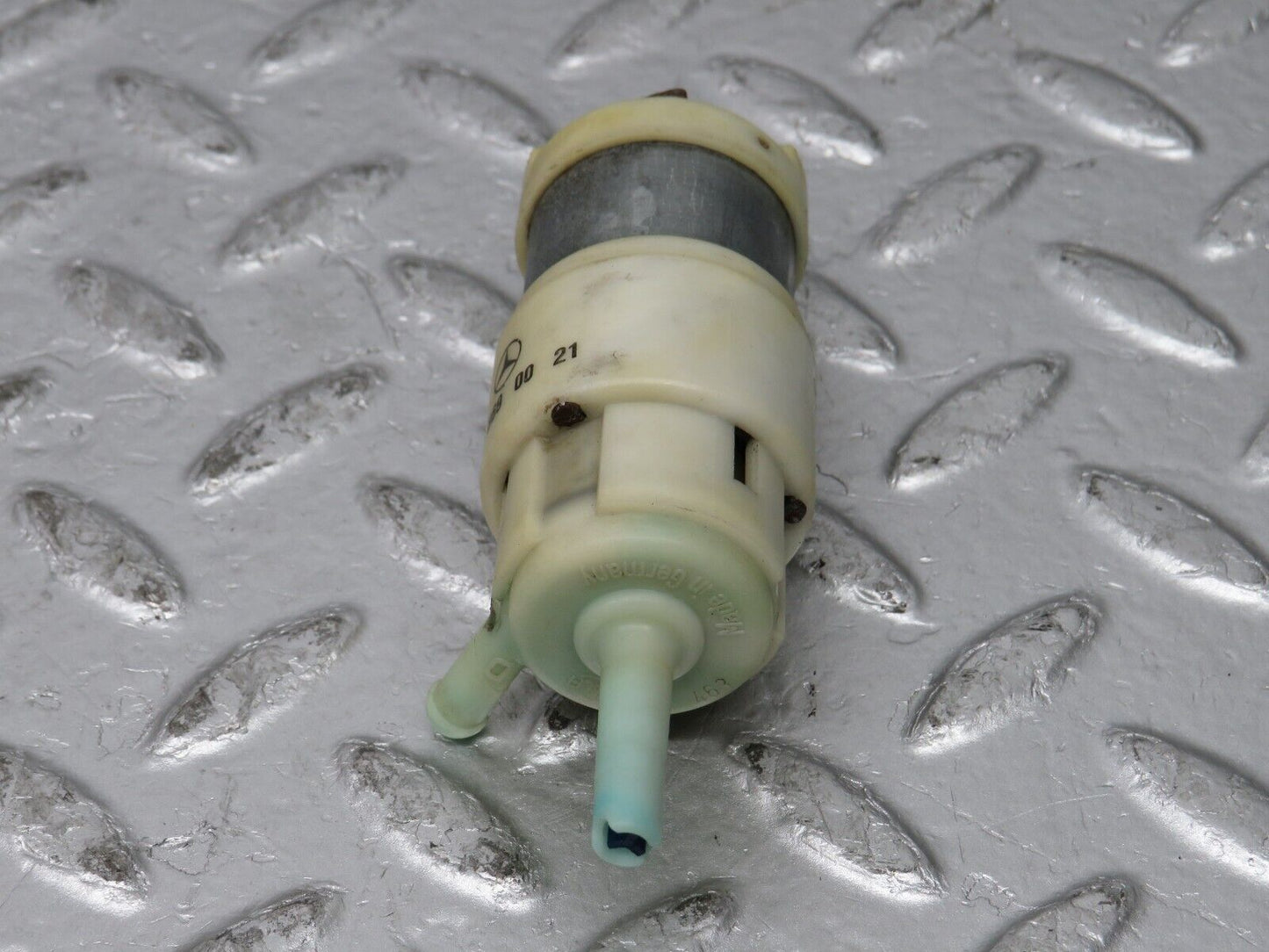 32046 Mercedes-Benz W123 230E Windscreen Washer Pump 1238690021