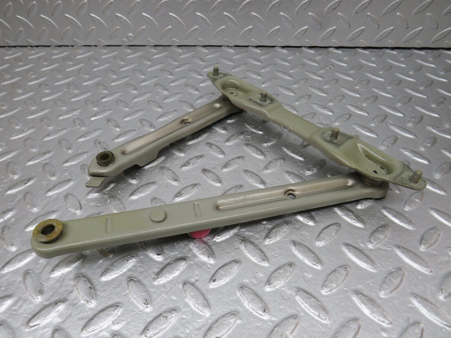 33724 Mercedes-Benz W201 190E 2.0L Bonnet Hinge Left Side