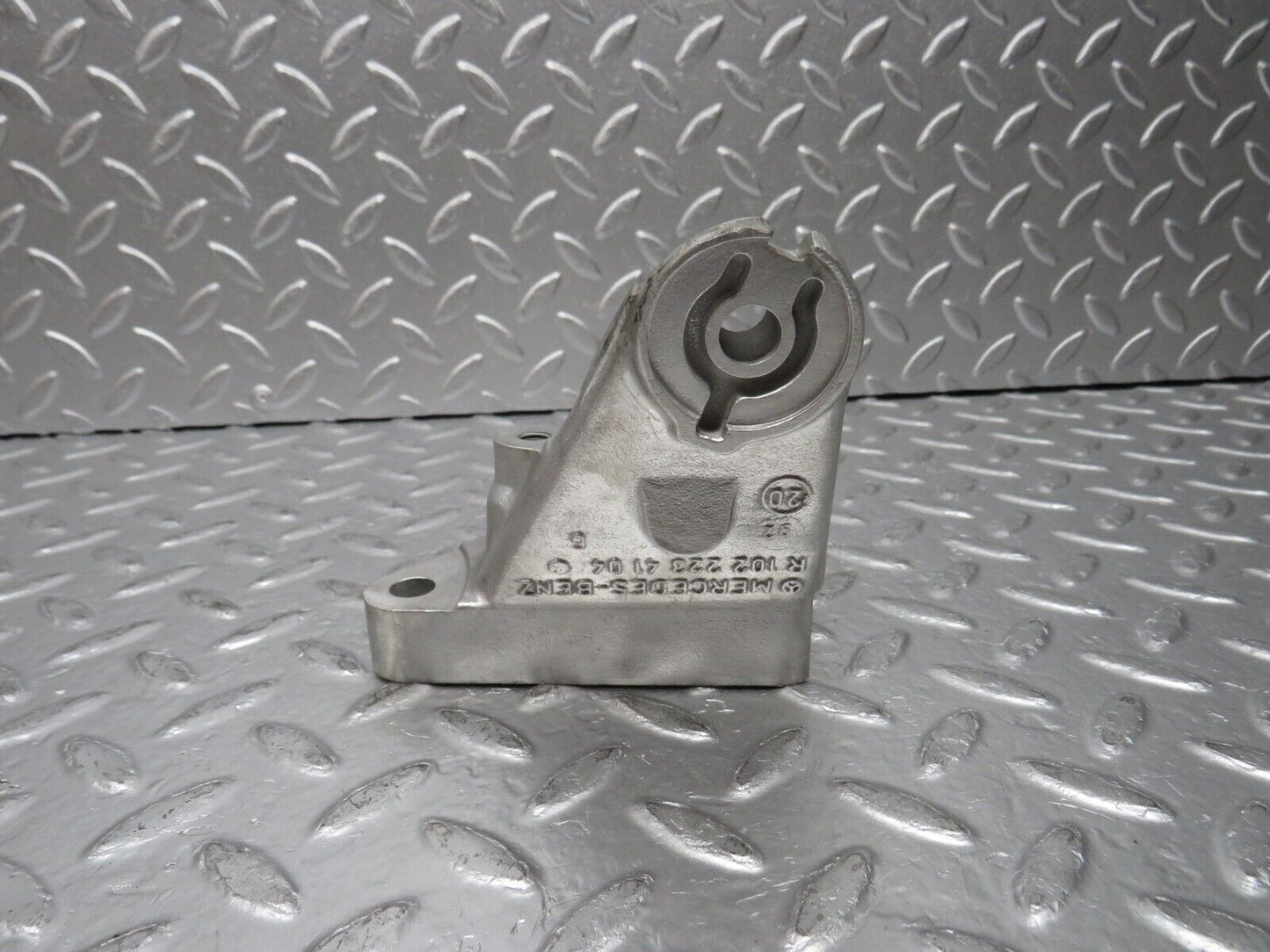 30546 Mercedes-Benz W124 230E Engine Mount Bracket Left Side 1022234104