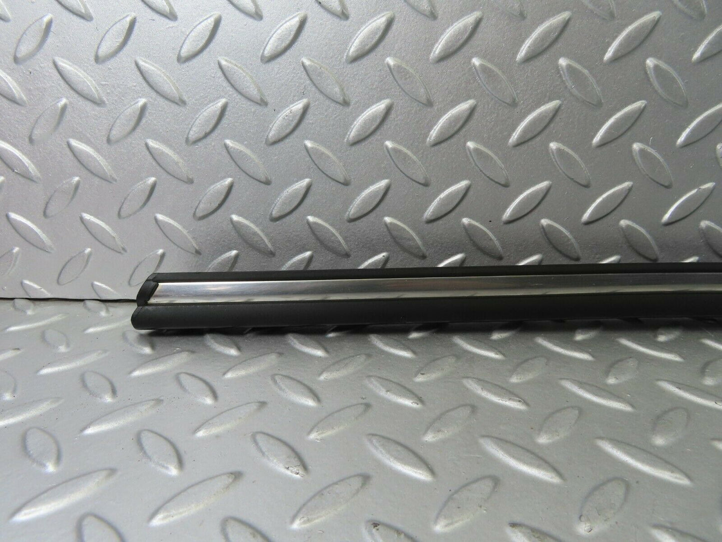 7252 Mercedes-Benz W116 450SE Centre Door Chrome Trim Front Right