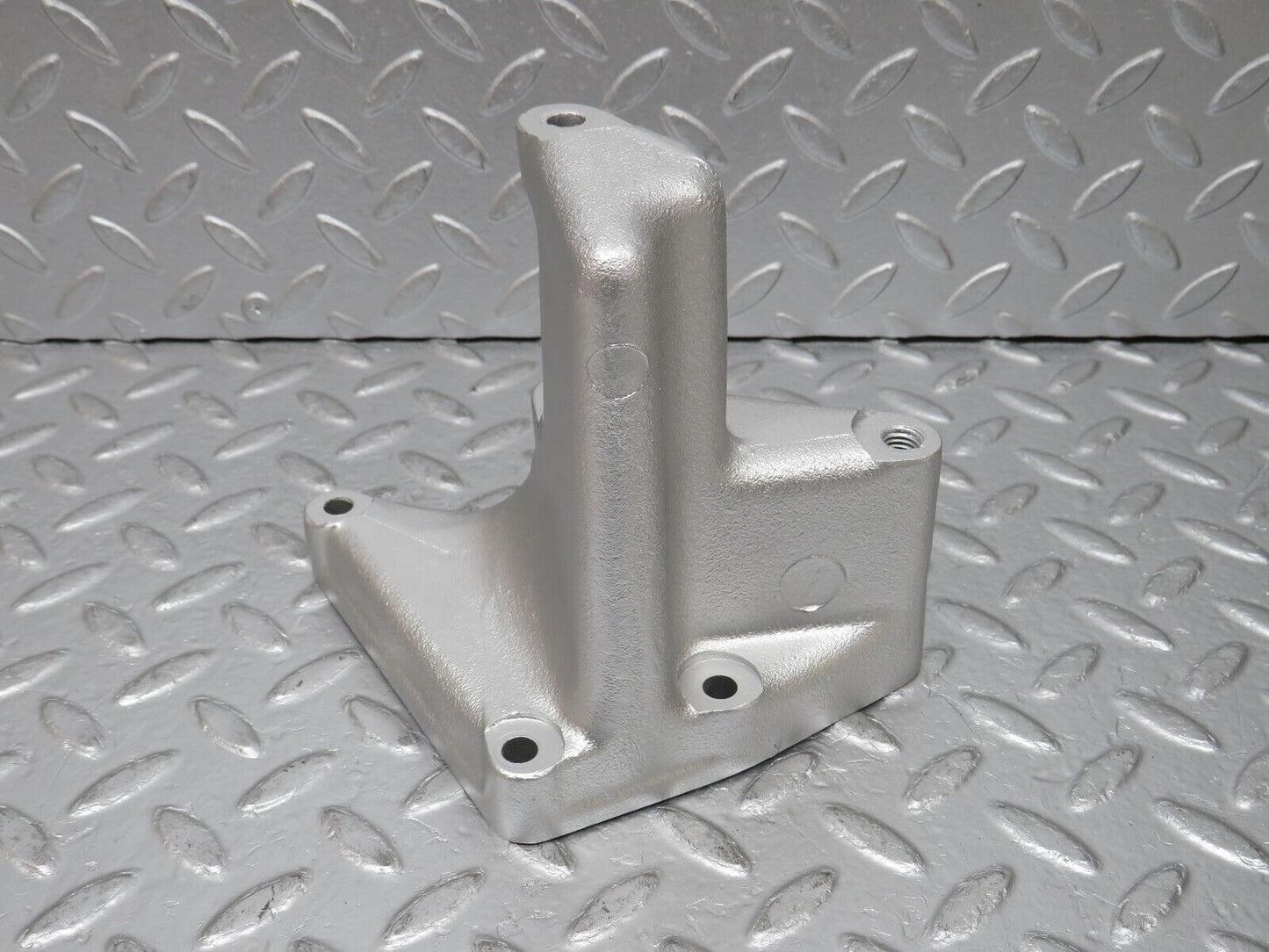 32754 Mercedes-Benz C107 R107 350 V8 Alternator Generator Bracket 1161550735