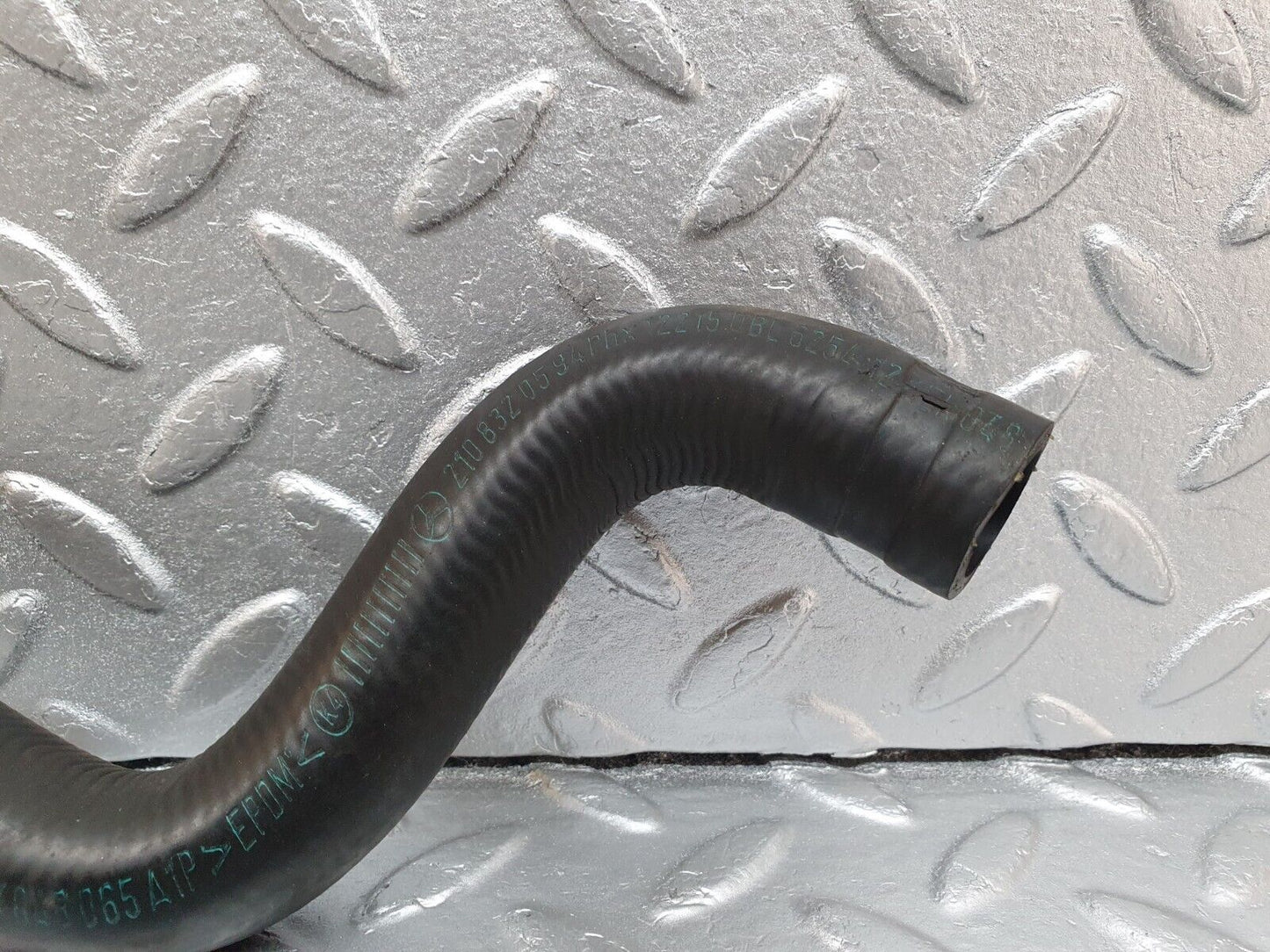 42069 Mercedes-Benz W202 C200 Water Hose Pipe 2028325094 2108320594