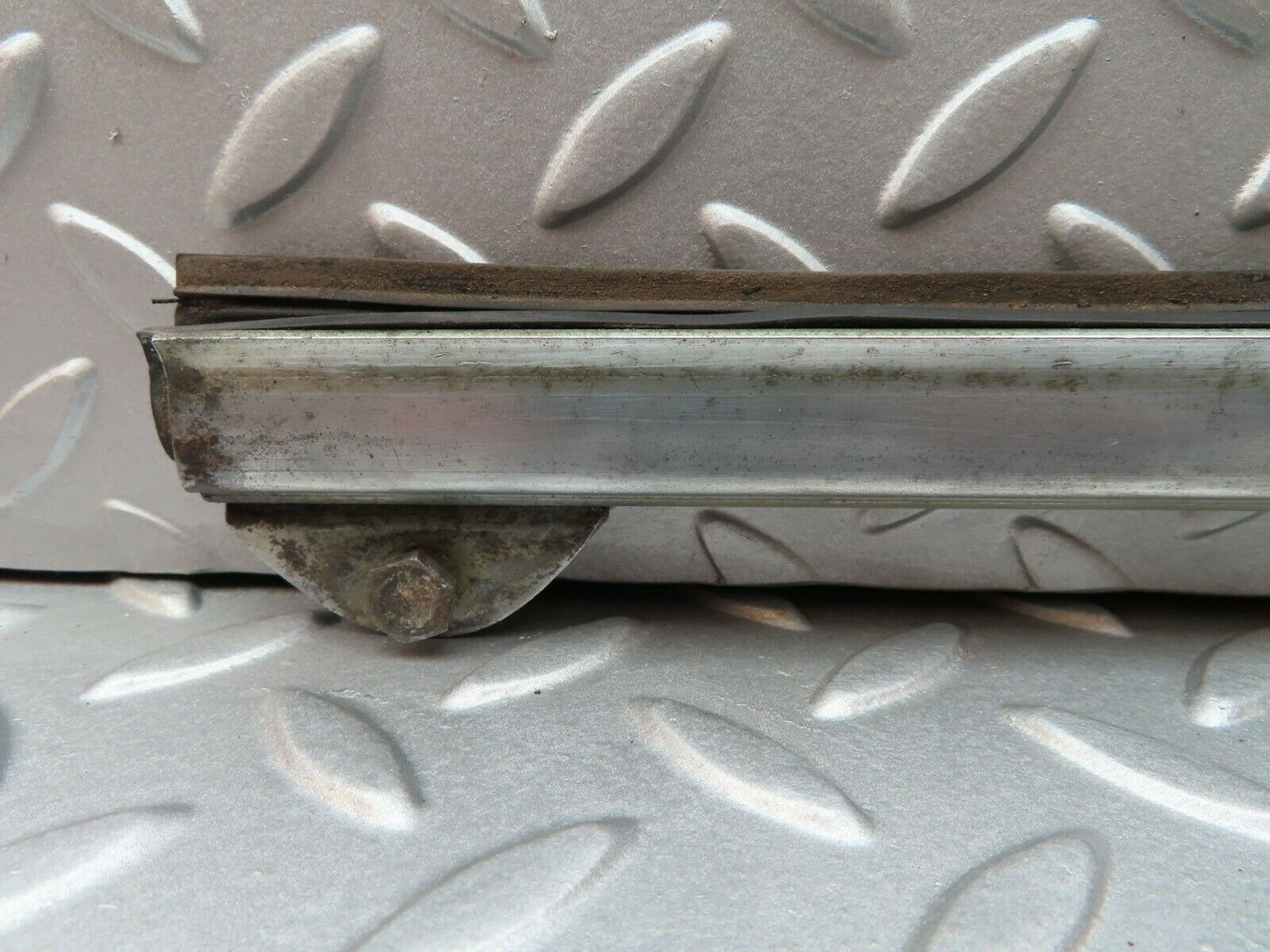 3689 Mercedes-Benz W108 280SE Front Left Door Glass Holder