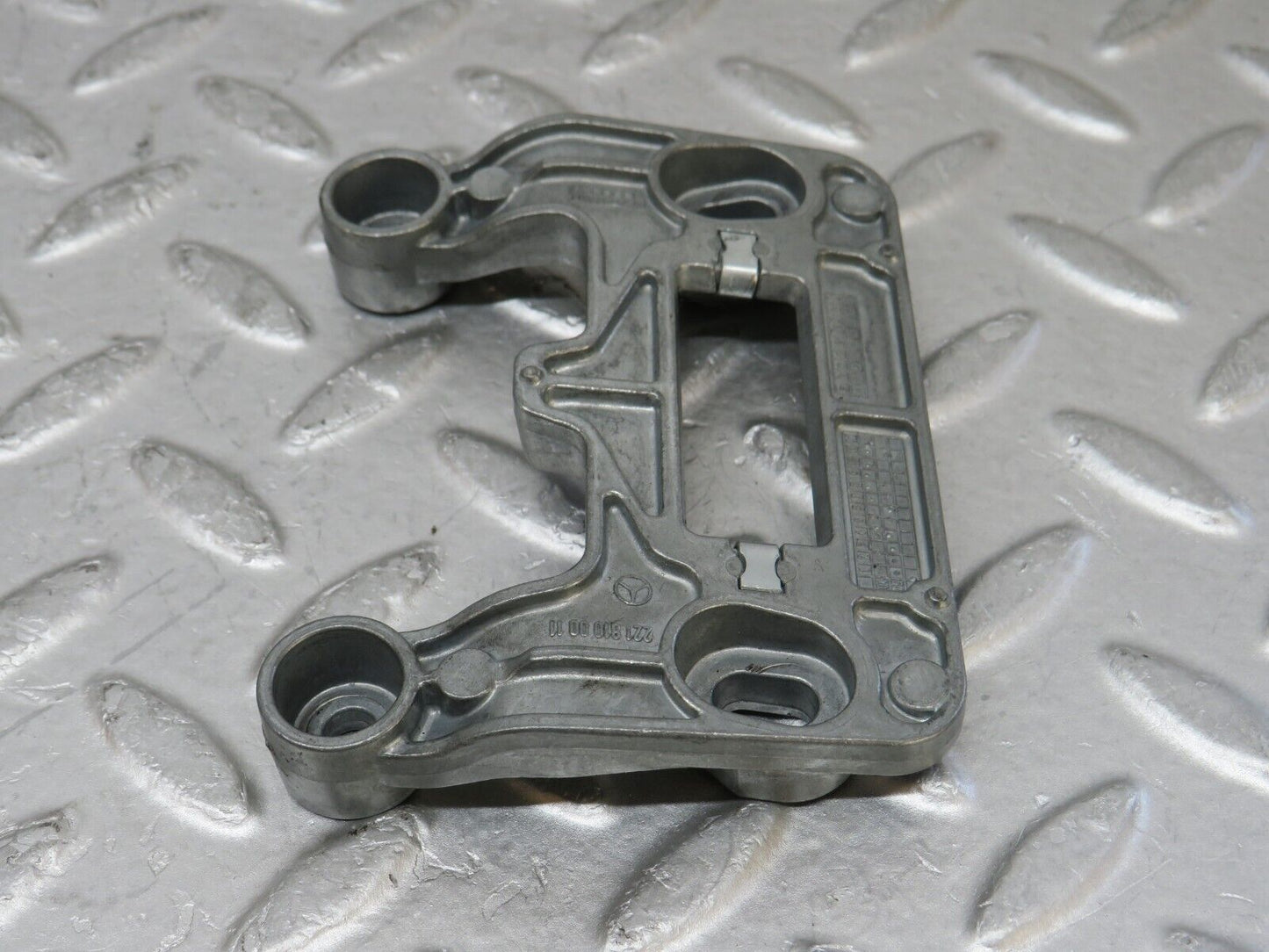 35176 Mercedes-Benz W221 Rear View Mirror Bracket 2218100011