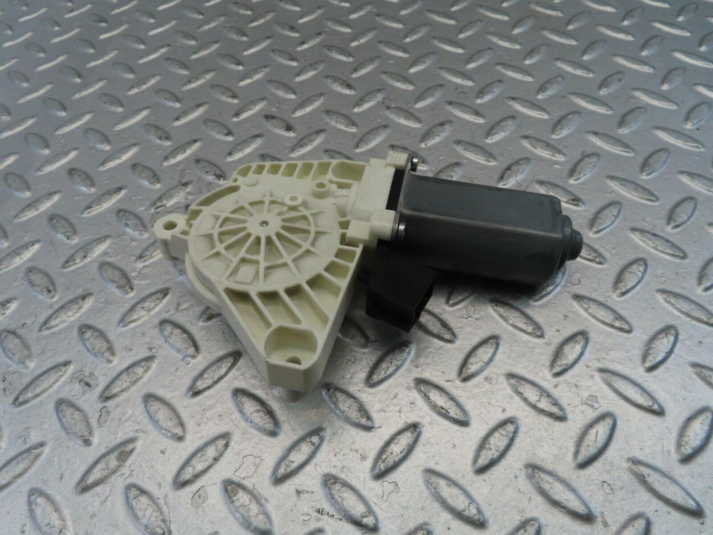 11193 Mercedes-Benz W221 S320 Front Left Door Window Regulator Motor 997456100