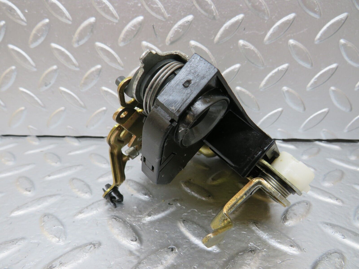 25678 Mercedes-Benz W124 280E Front Left Door Lock Mechanism