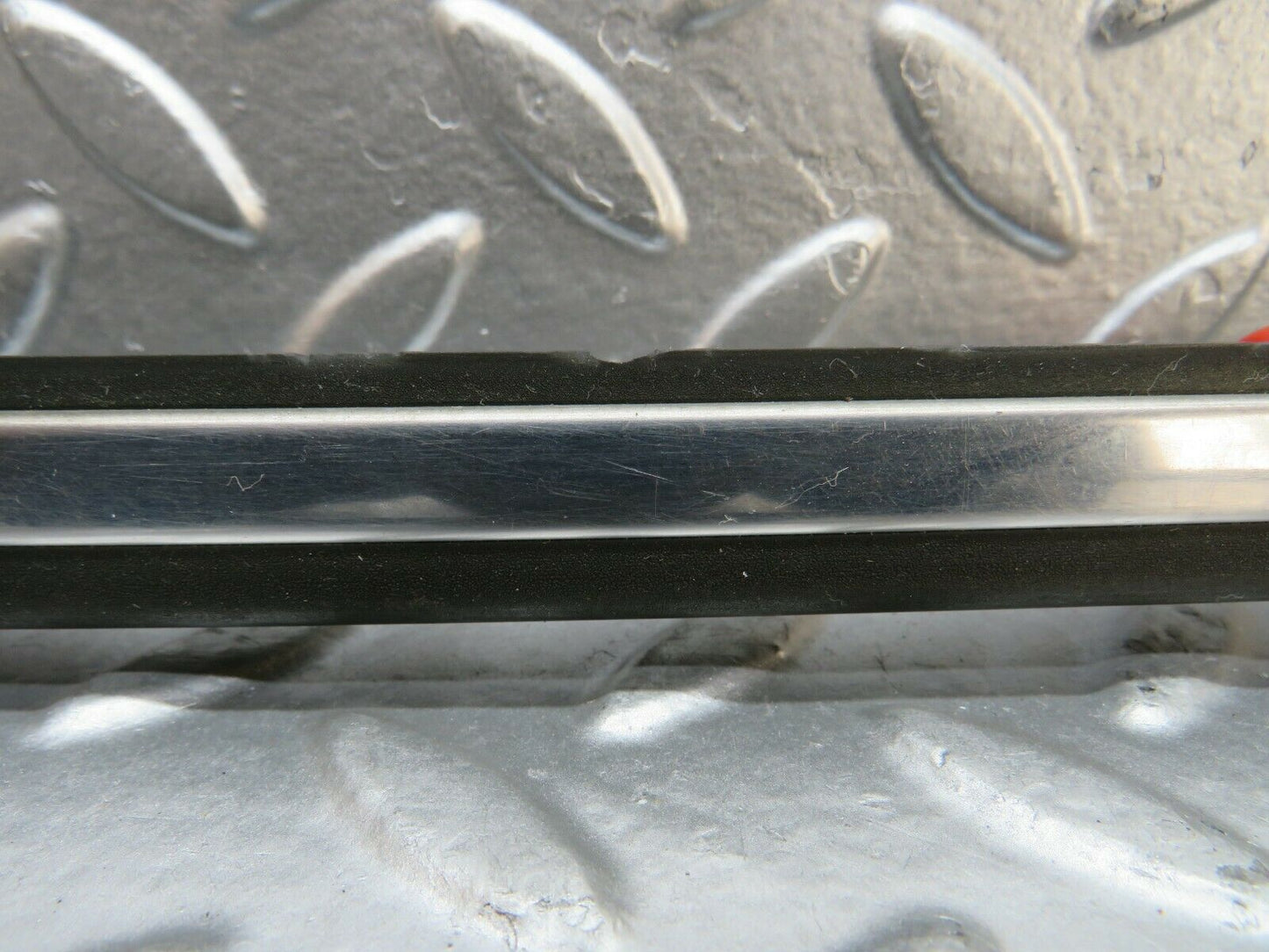 24007 Mercedes-Benz W123 280E Front Left Fender Wing Centre Moulding Trim