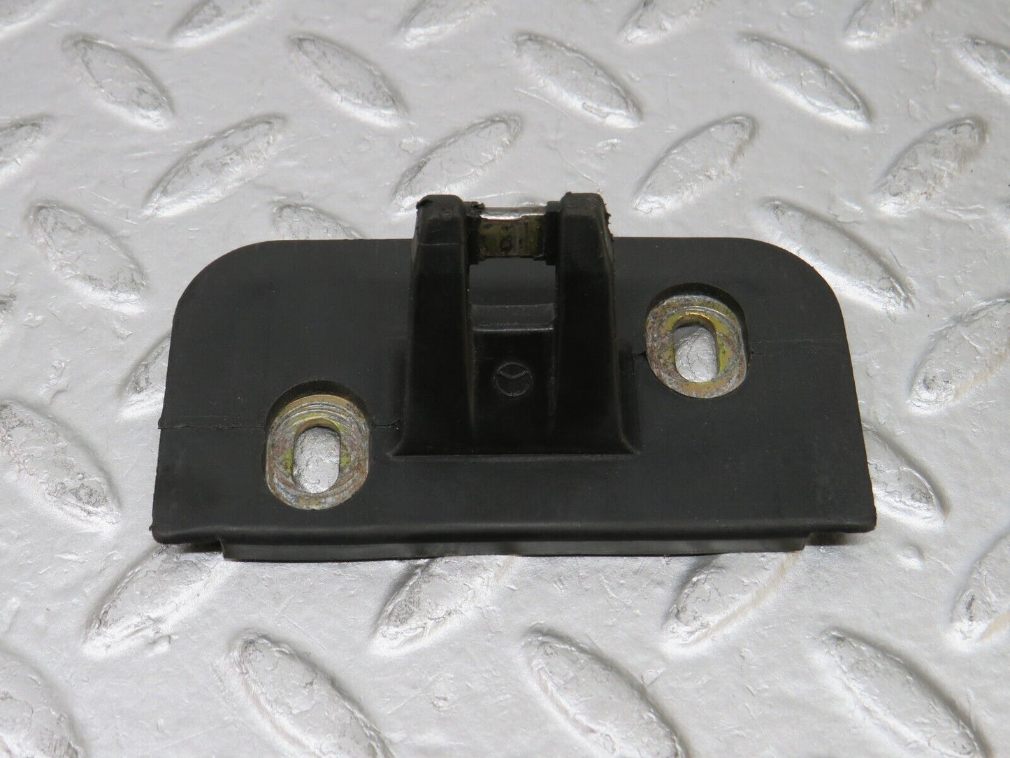 37736 Mercedes-Benz A124 320E Cabriolet Trunk Lock Latch