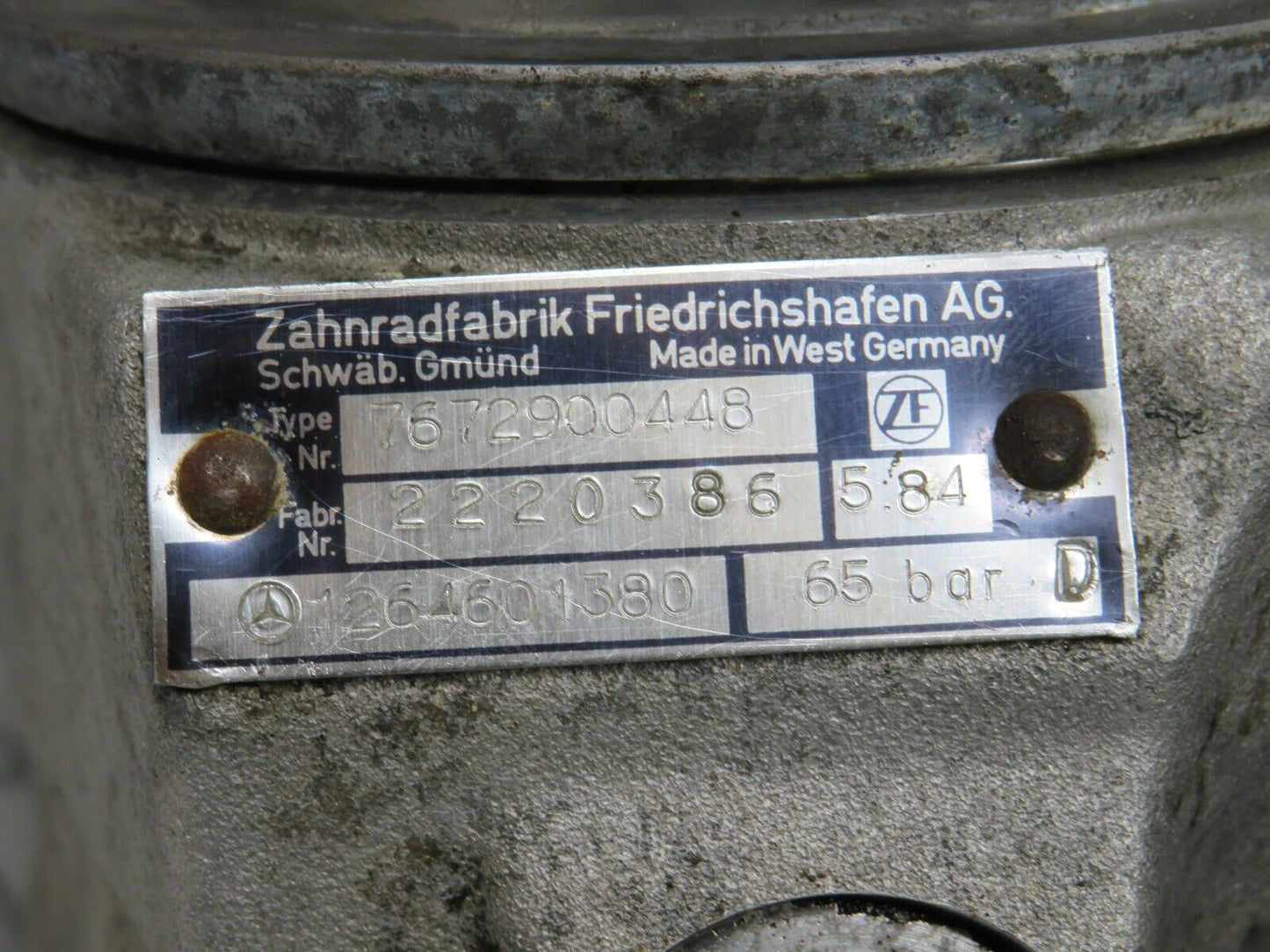 28706 Mercedes-Benz W123 230E Power Steering Pump 1264601380