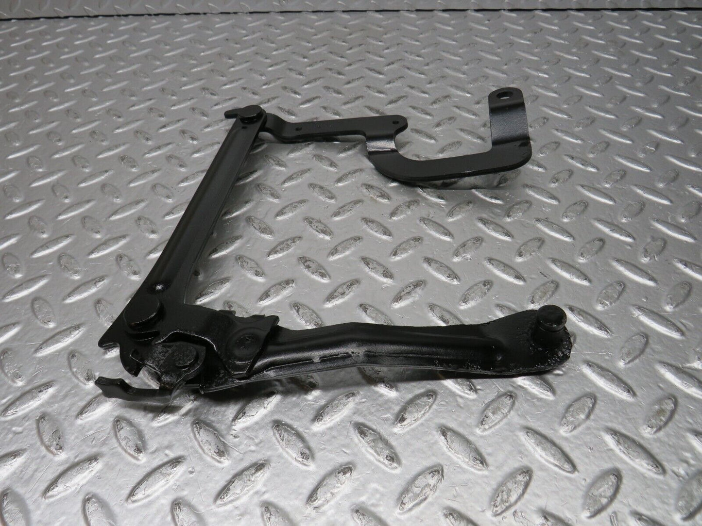 32124 Mercedes-Benz W123 230E Bonnet Hinge Right Side