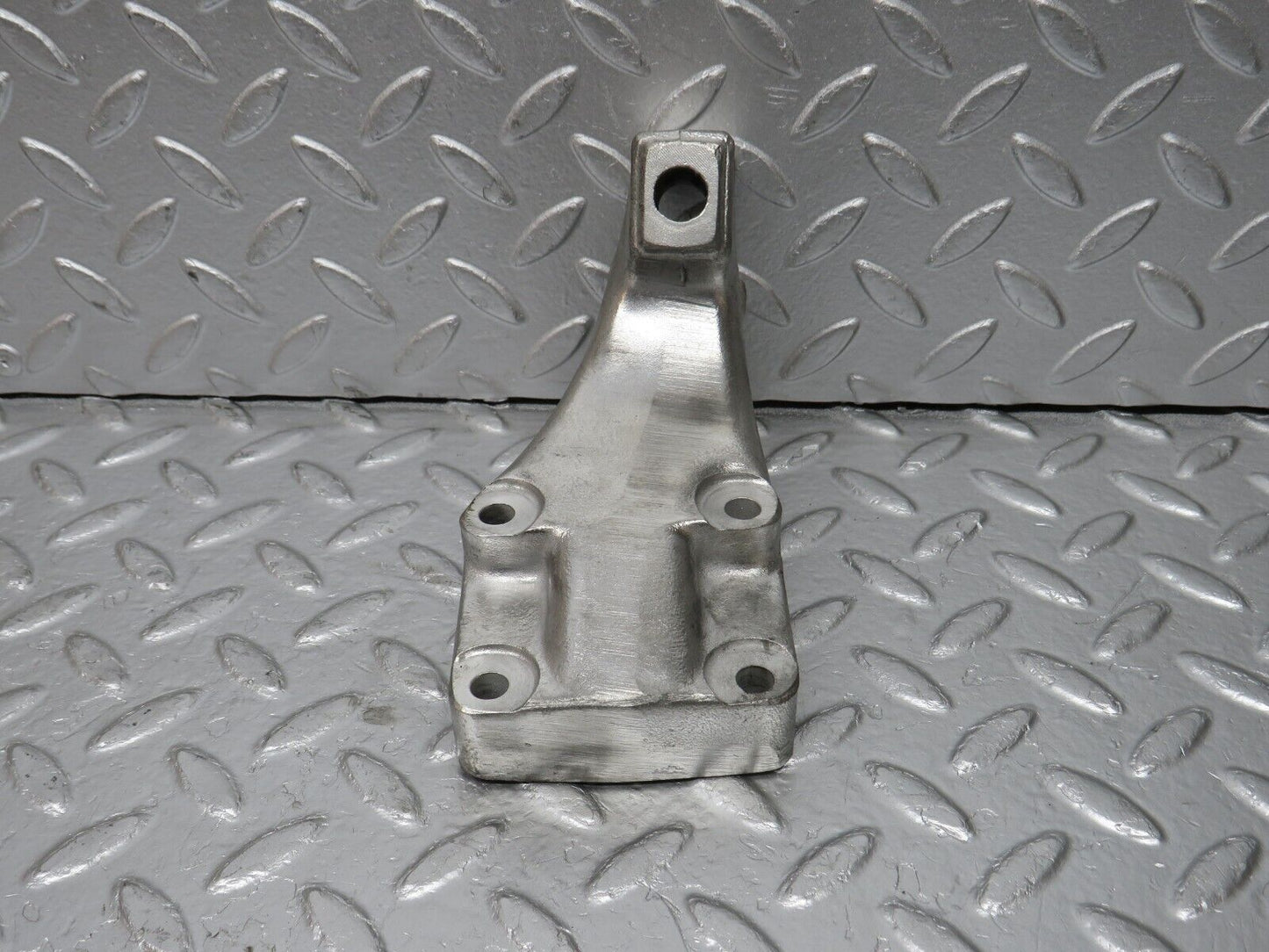 32950 Mercedes-Benz C107 R107 450 V8 Engine Mount Bracket Right 1162234504