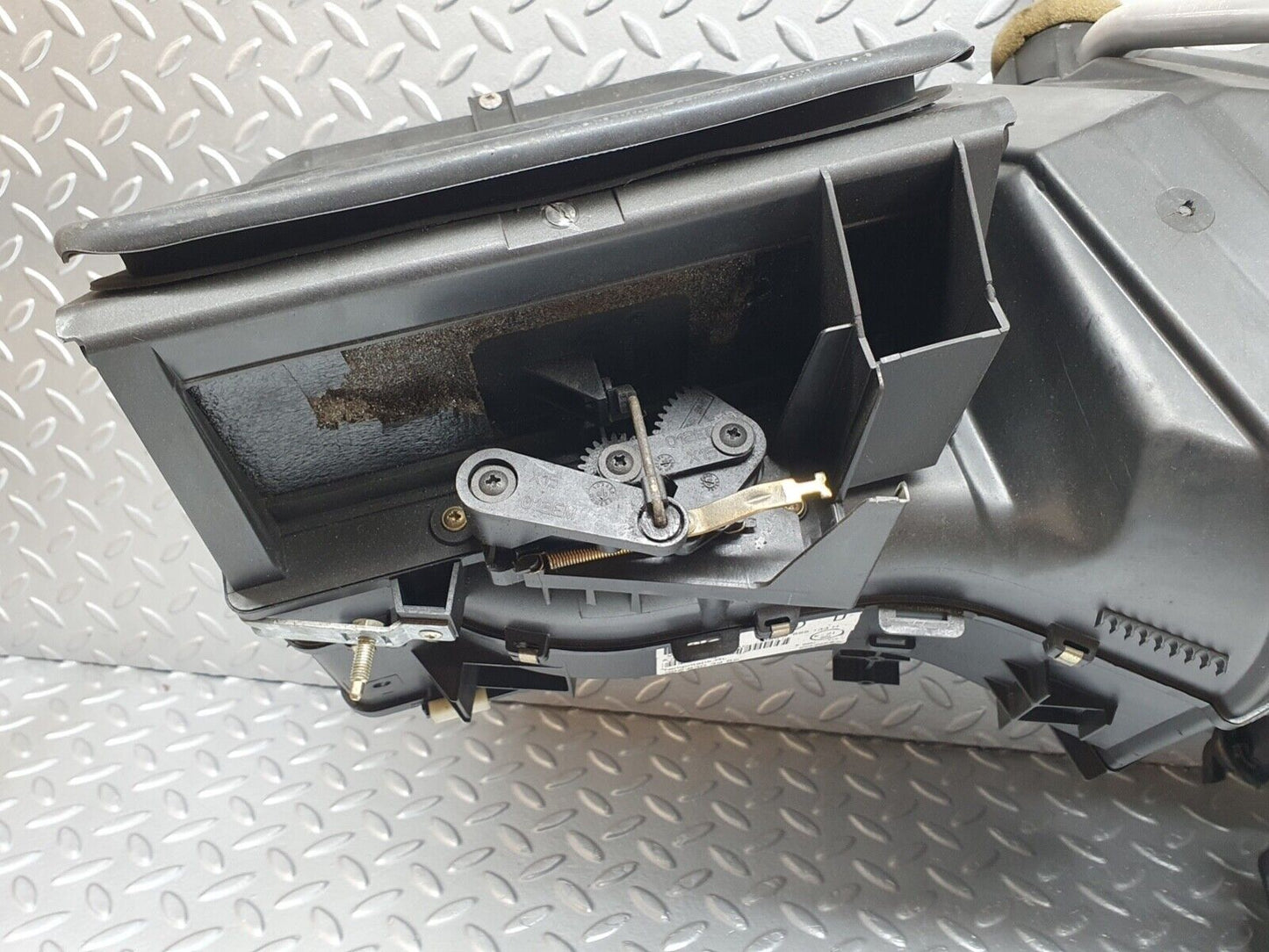 41995 Mercedes-Benz W202 C200 Heater Box Blower Housing Valeo 2028303962