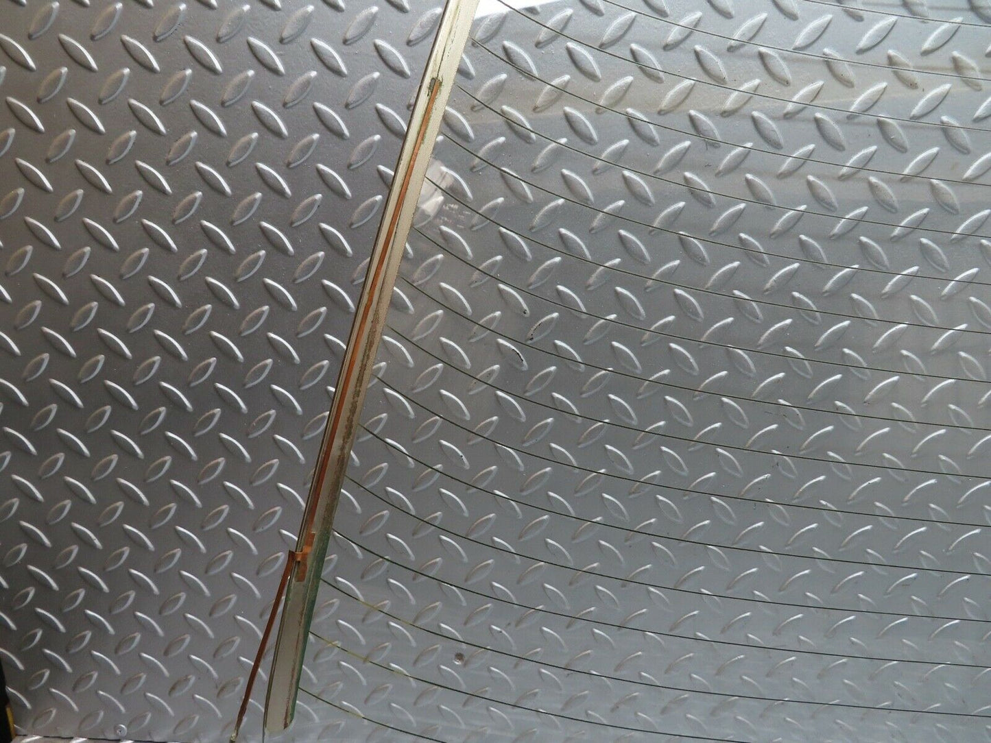 19203 Mercedes-Benz W123 300D Rear Heated Windscreen Glass