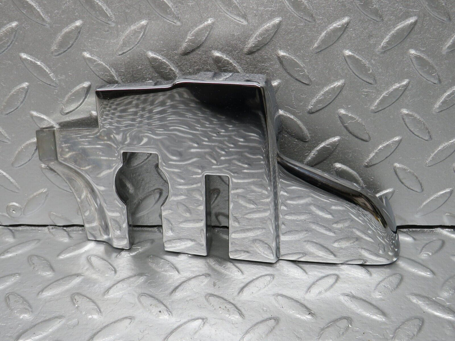 40006 Mercedes-Benz R107 350SL B Pillar Chrome Cover Left 1076930135