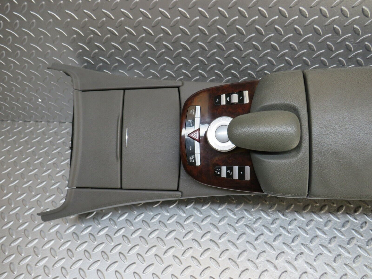35124 Mercedes-Benz W221 Centre Console