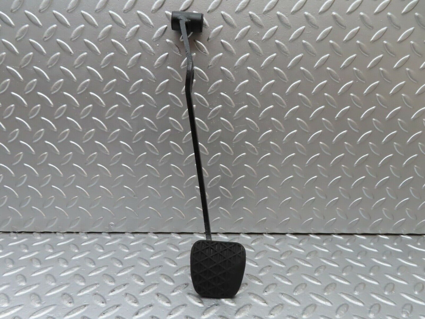 20362 Mercedes-Benz W114 280CE Coupe Brake Pedal With Rubber 1102910182