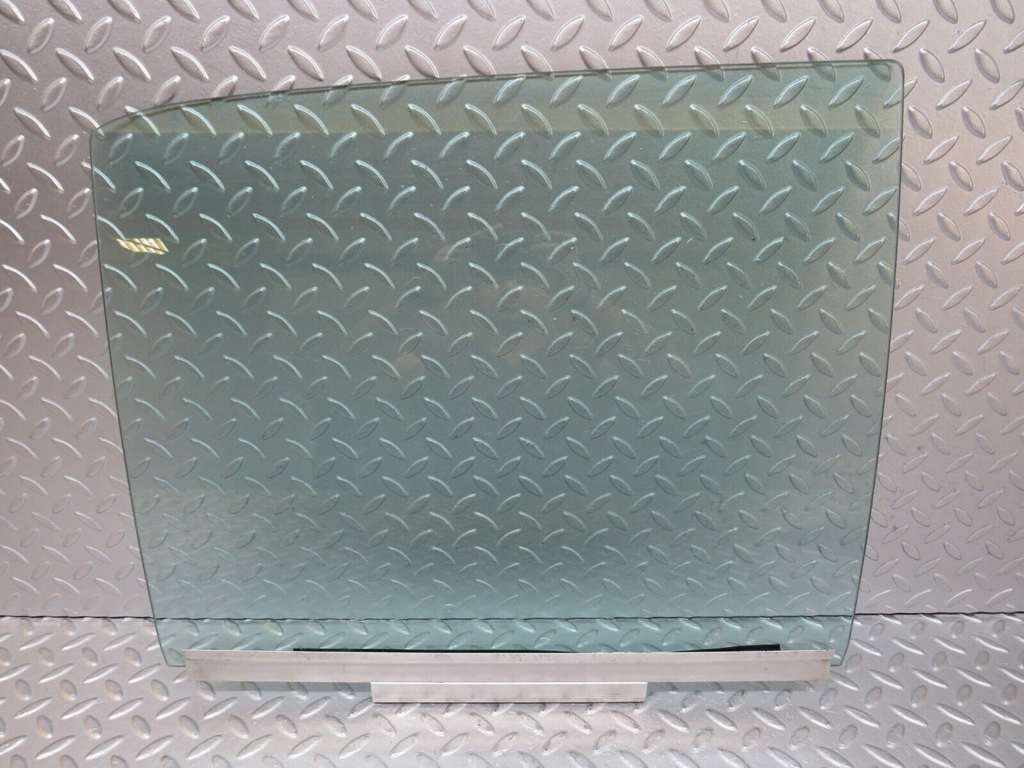 36039 Mercedes-Benz W126 420SE Rear Right Door Window Glass