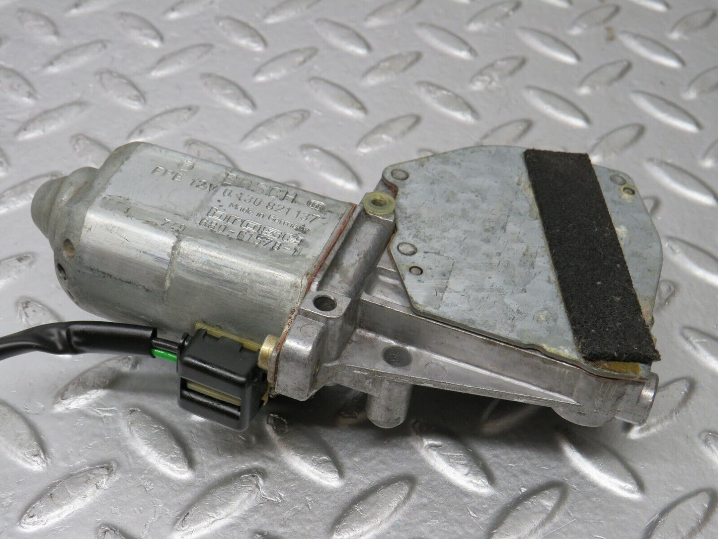 33953 Mercedes-Benz W124 230E Front Left Window Regulator Motor 0130821137