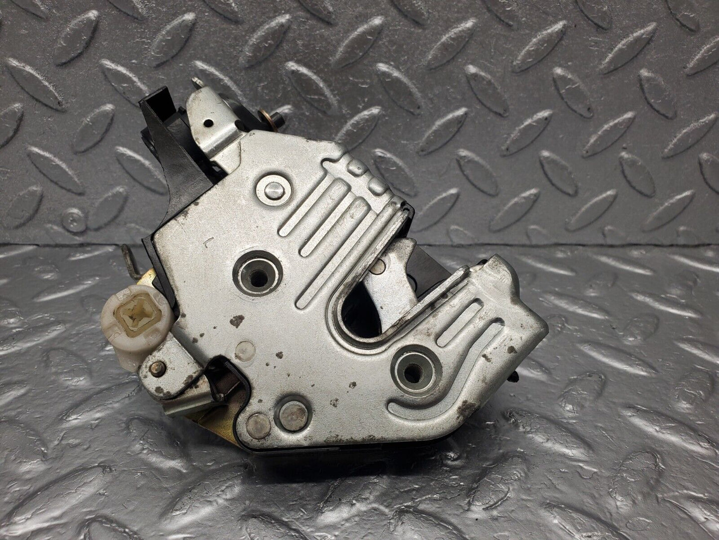 46254 Mercedes-Benz W124 280E Front Left Door Lock Mechanism