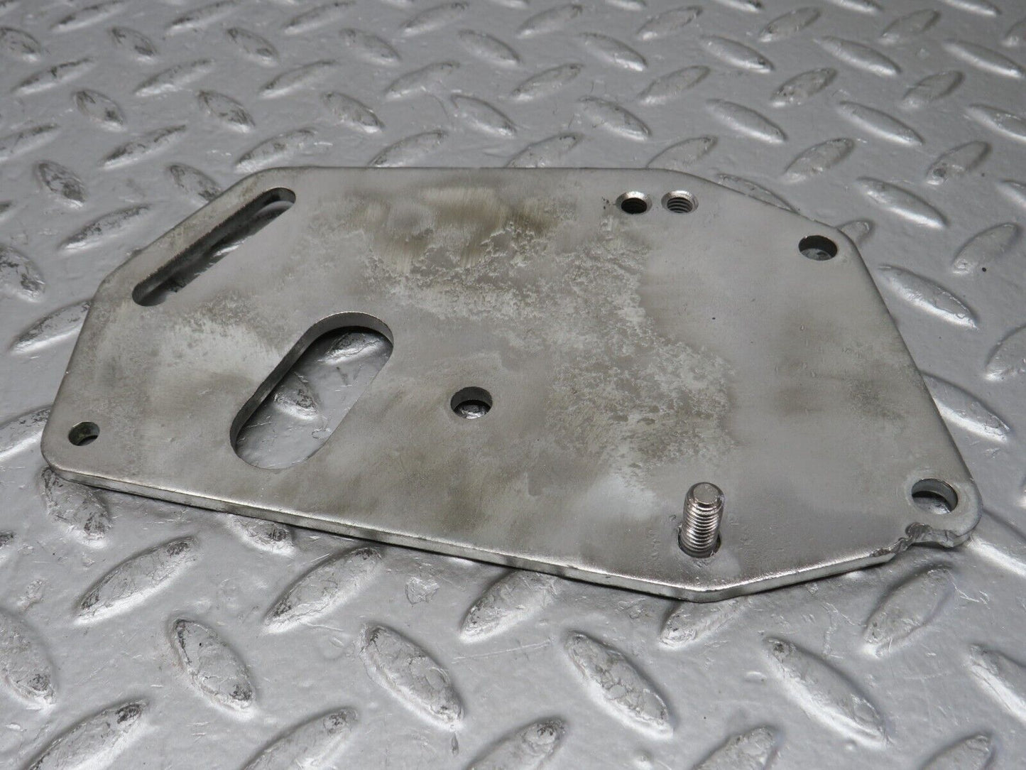 32854 Mercedes-Benz C107 R107 350 V8 Power Steering Pump Bracket