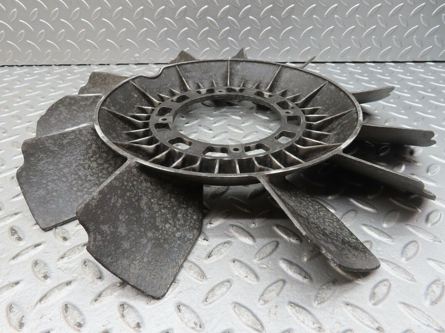 17640 Mercedes-Benz W116 450SEL Engine Cooling Fan